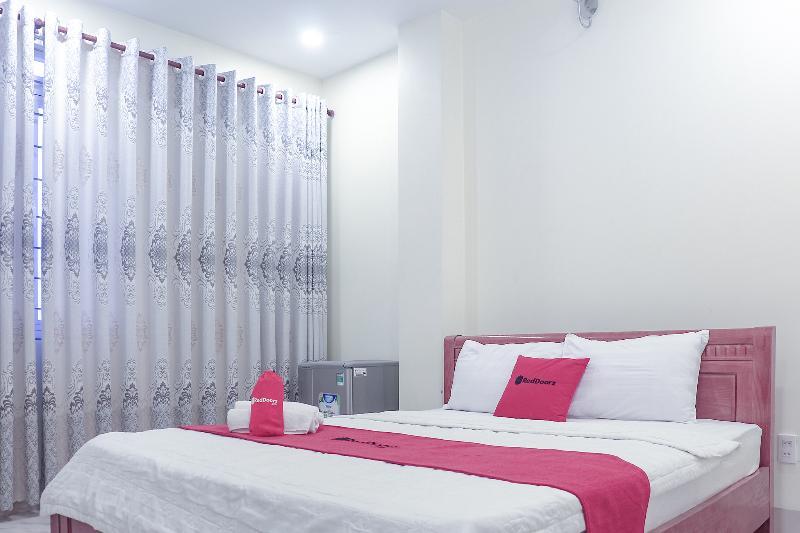 Reddoorz Plus @ Dong Den Street Hotel Ho Chi Minh-stad Buitenkant foto