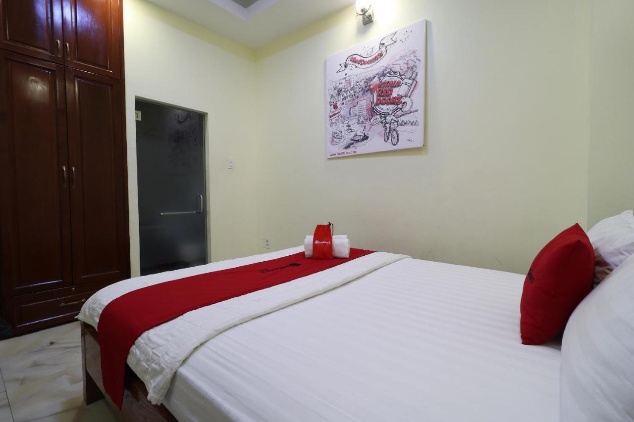 Reddoorz Plus @ Dong Den Street Hotel Ho Chi Minh-stad Buitenkant foto