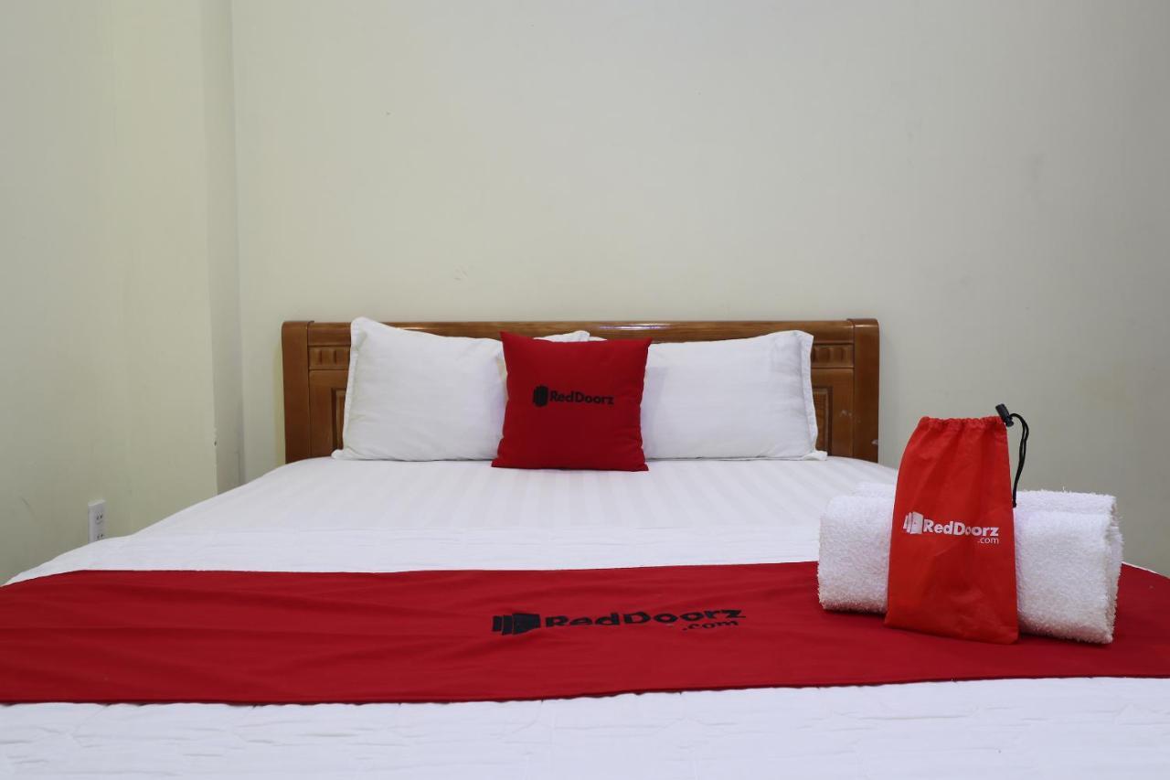 Reddoorz Plus @ Dong Den Street Hotel Ho Chi Minh-stad Buitenkant foto