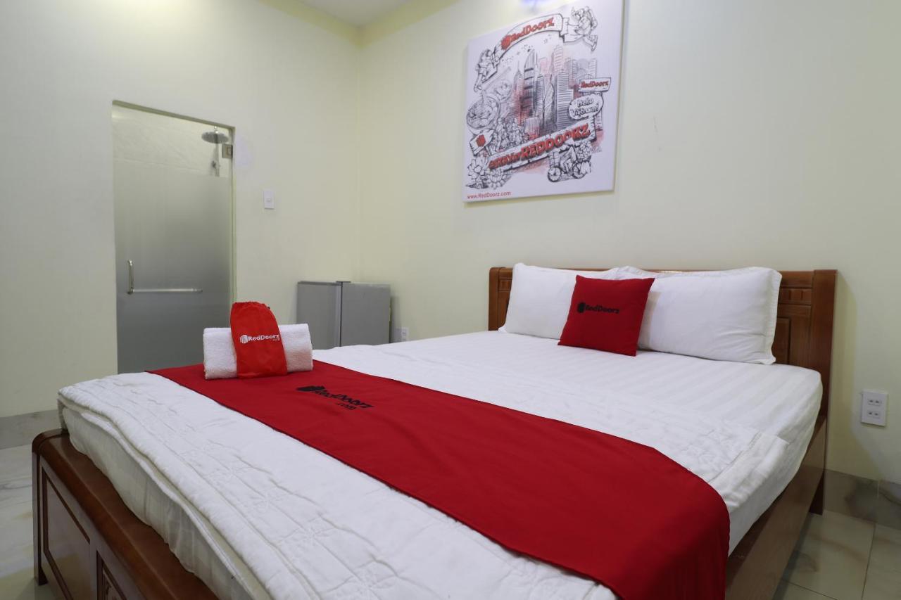 Reddoorz Plus @ Dong Den Street Hotel Ho Chi Minh-stad Buitenkant foto
