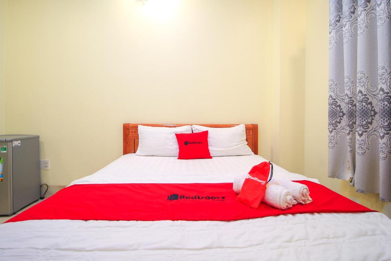 Reddoorz Plus @ Dong Den Street Hotel Ho Chi Minh-stad Buitenkant foto