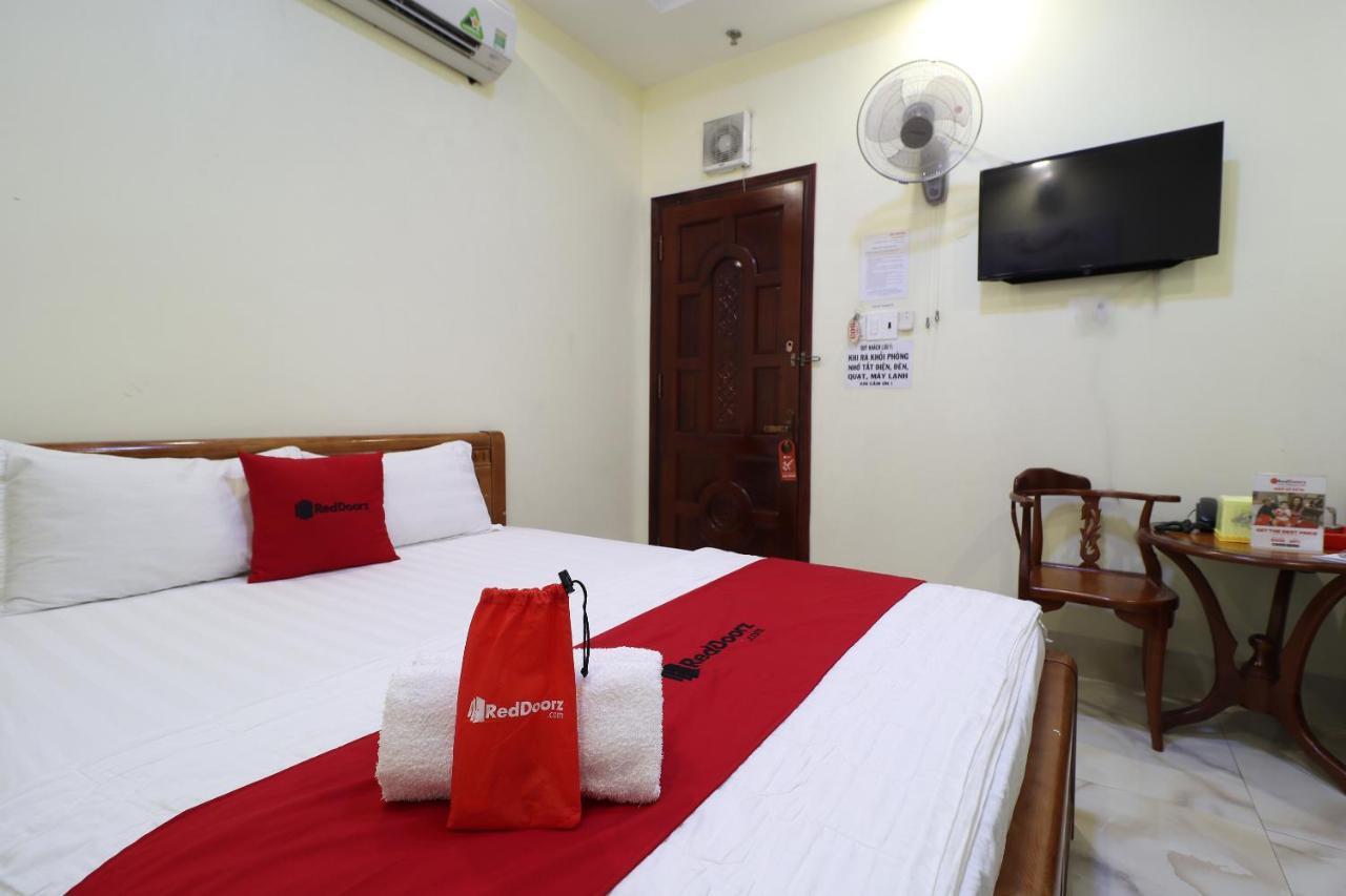 Reddoorz Plus @ Dong Den Street Hotel Ho Chi Minh-stad Buitenkant foto