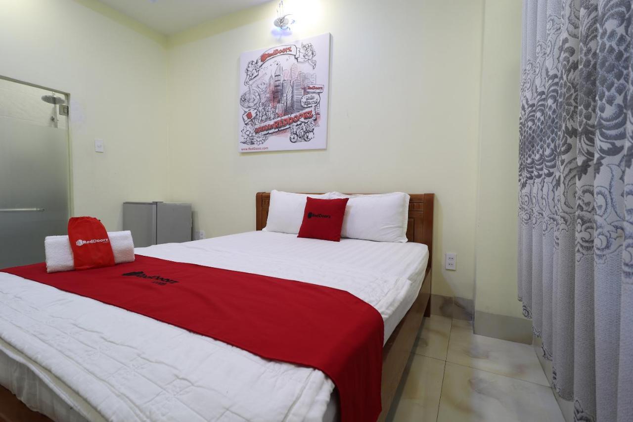 Reddoorz Plus @ Dong Den Street Hotel Ho Chi Minh-stad Buitenkant foto