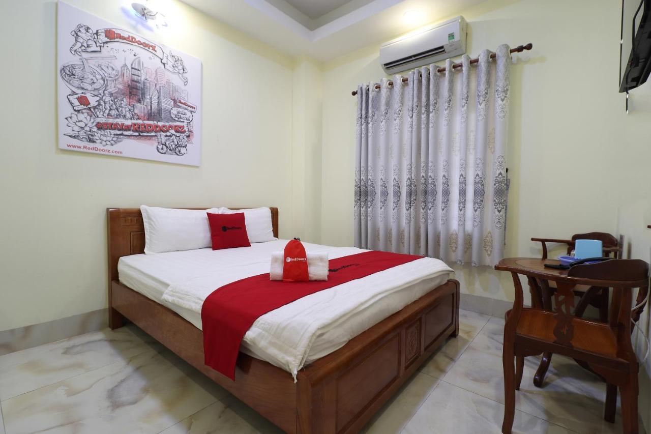 Reddoorz Plus @ Dong Den Street Hotel Ho Chi Minh-stad Buitenkant foto